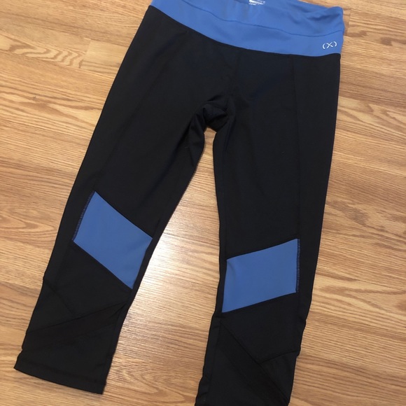 2(X)IST Capri leggings - Picture 2 of 6